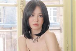 Song Hye Kyo gợi cảm ở tuổi 44