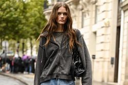 Những xu hướng quần denim sành điệu thống trị hè 2026