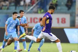 Hoàng Hên ghi bàn và kiến tạo giúp Hà Nội FC trở lại Top 3 V-League