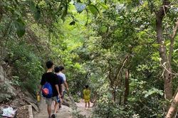 Phụ huynh cuống cuồng tìm nơi gửi con nghỉ hè, cho đi đâu cũng thấy lo