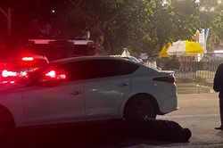 Tài xế Mazda lao xe vào nhóm người trước nhà hàng ở Nghệ An, nạn nhân gãy chân