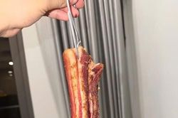 Trào lưu 'thịt phơi nắng' gây sốt ngày nắng gắt, tranh cãi 'ấy thế mà lại hay'