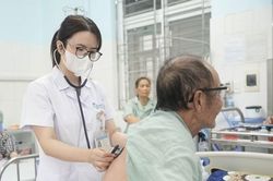Gắp thành công dị vật phế quản ở vị trí hiếm gặp, nguy cơ chảy máu cao