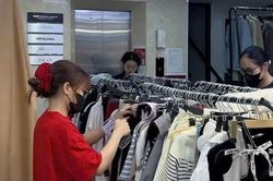 Người trẻ và xu hướng 'mặc xanh': Thời trang bền vững từ những món đồ ký gửi