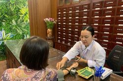 Ho&agrave;n thiện cơ chế để ph&aacute;t huy thế mạnh của y học cổ truyền