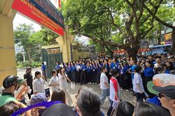 Buổi thi đầu tiên vào lớp 10 tại ngôi trường 'náo nhiệt' nhất Hà Nội