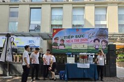 Buổi thi đầu tiên vào lớp 10 tại ngôi trường 'náo nhiệt' nhất Hà Nội