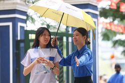 Thí sinh Hà Nội bước vào môn thi Ngoại ngữ Kỳ thi tuyển sinh lớp 10 công lập