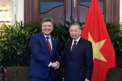 Tổng Bí thư, Chủ tịch nước Tô Lâm tiếp lãnh đạo các doanh nghiệp và tổ chức tài chính lớn của Singapore
