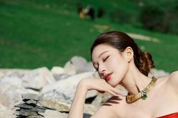 Triệu Lộ Tư gây sốt với bộ ảnh mới, nhan sắc và thần thái đều đạt đỉnh