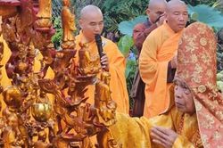 Hàng ngàn người tham gia rước Phật từ Quốc tự Diệu Đế lên Tổ đình Từ Đàm