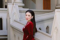 Doanh nhân Lê Thùy đa sắc, dịu dàng trong tà áo dài