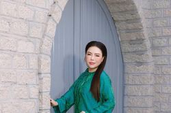 Doanh nhân Lê Thùy đa sắc, dịu dàng trong tà áo dài