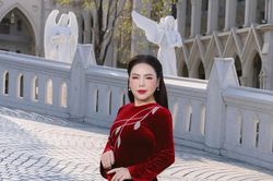 Doanh nhân Lê Thùy đa sắc, dịu dàng trong tà áo dài