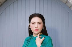 Doanh nhân Lê Thùy đa sắc, dịu dàng trong tà áo dài