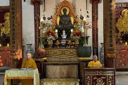 Huế: Chư Tăng Ni tại cố đô về tổ đình Từ Đàm thọ an cư