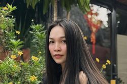 Ca sĩ Hiền Thục gợi cảm ở tuổi 45