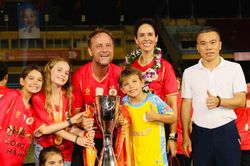 Công an Hà Nội FC mừng ngôi vô địch đầy cảm xúc