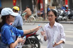 Thí sinh Hà Nội bước vào môn thi cuối Kỳ thi tuyển sinh lớp 10 công lập