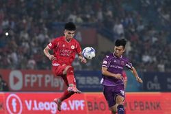 Công an Hà Nội thắng Becamex Thành phố Hồ Chí Minh trong ngày nâng cúp vô địch