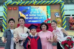 Con trai ca sĩ Đăng Khôi và ái nữ NSND Trịnh Kim Chi rạng rỡ tốt nghiệp tiểu học