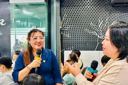 Họa sĩ Trần Hồng Vân truyền cảm hứng cho giới trẻ đến với nghề thiết kế sân khấu