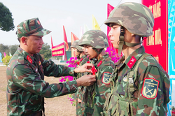Người chỉ huy tận tâm, mẫu mực