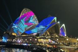 Lung linh sắc màu lễ hội ánh sáng Vivid Sydney 2026