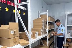Ph&aacute;t hiện doanh nghiệp kinh doanh h&agrave;ng trăm phụ t&ugrave;ng &ocirc; t&ocirc; nghi giả