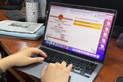 C&ocirc;ng an TPHCM cảnh b&aacute;o phụ huynh th&iacute;ch khoe giấy khen l&ecirc;n mạng