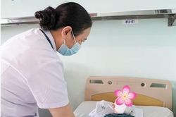 Lần đầu ghép tế bào gốc đồng loài cứu trẻ mắc u lympho nguy hiểm