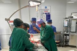 Cứu sống sản phụ choáng mất máu nặng do thai ngoài tử cung vỡ