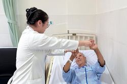 Cụ ông ở Cần Thơ thoát chết nhờ được đưa đến bệnh viện trong 'giờ vàng'