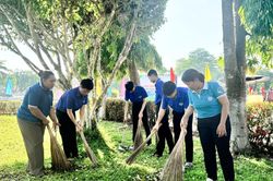 Xã Khánh Vĩnh ra quân hưởng ứng phong trào toàn dân chung tay bảo vệ môi trường