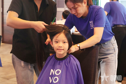 Suối tóc yêu thương nối dài sự sống