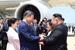 Triều Tiên nồng nhiệt đón ông Tập Cận Bình tới thăm