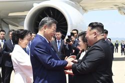 Ông Kim Jong Un ra sân bay đón ông Tập Cận Bình