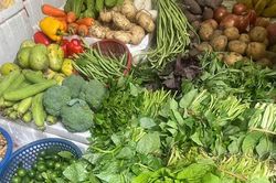 Rau xanh, đậu phụ tăng giá trong những ngày nắng nóng