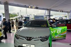 Miễn lệ phí trước bạ đến năm 2030, người mua xe điện tiết kiệm cả trăm triệu đồng