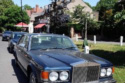 Dàn xe Rolls-Royce cổ đỗ lì nhiều tháng trên phố, cư dân khu nhà giàu bất lực