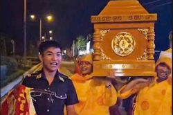 Công an ở Cần Thơ bắt 7 người mang quan tài diễu phố