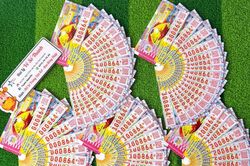 Trúng xổ số miền Nam, nhiều người đổi thưởng xuyên đêm