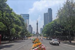 World Cup 2026: Thủ đô Mexico rực rỡ sắc vàng cam đón ngày hội bóng đá thế giới