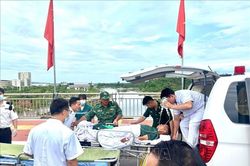 Hỗ trợ cấp cứu hai công dân Trung Quốc qua 'luồng xanh'