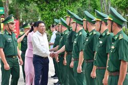 Phó Chủ tịch UBND tỉnh An Giang Ngô Công Thức thăm các đồn biên phòng