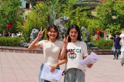 Thí sinh Nghệ An phấn khởi sau bài thi tự chọn, nhiều em tự tin đạt điểm cao