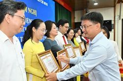 TPHCM đẩy mạnh cải c&aacute;ch dựa tr&ecirc;n dữ liệu, cắt giảm v&agrave; đơn giản h&oacute;a thủ tục h&agrave;nh ch&iacute;nh