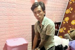 Bắt giữ đối tượng cất giấu hai khẩu súng ngắn trong ôtô