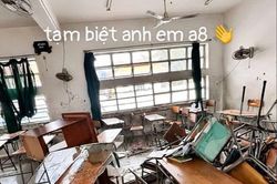 Buổi học cuối, nhóm học sinh lớp 9 ném bàn ghế, sách vở giữa lớp gây xôn xao