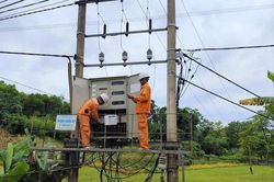 Nâng cấp lưới điện phục vụ sản xuất, dân sinh mùa nắng nóng